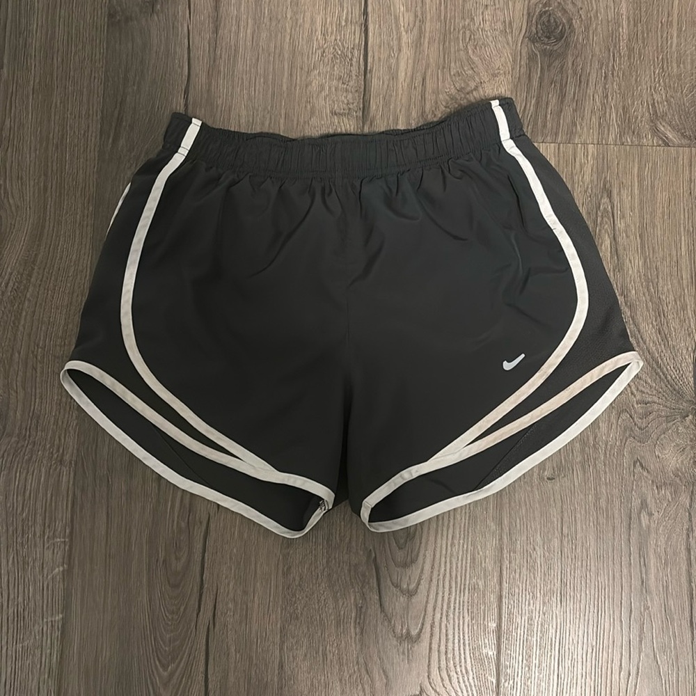 Nike dri-fit Tempo running shorts
Size: Small
Color: Dark Grey